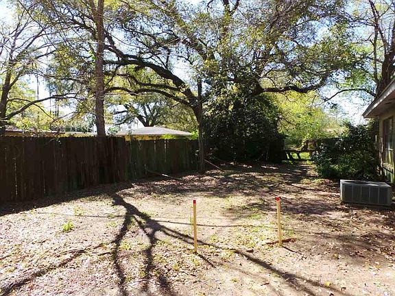 3rd image of 208 Saint Regis Dr