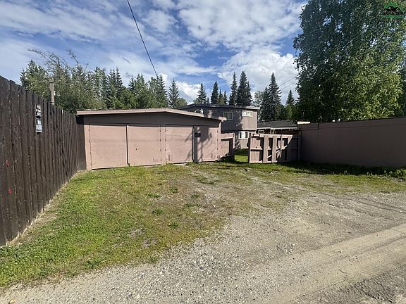 3rd image of 208 Maryleigh Ave