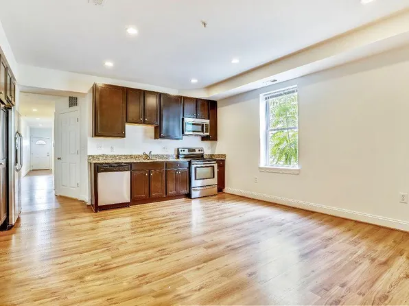 709 Irving St NE, Washington, DC 20017