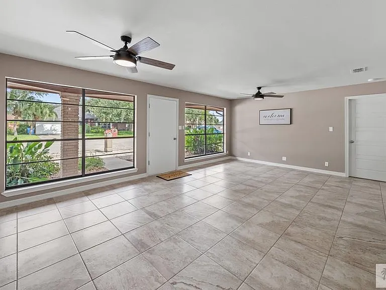 1925 Loquat Dr — Photo 10