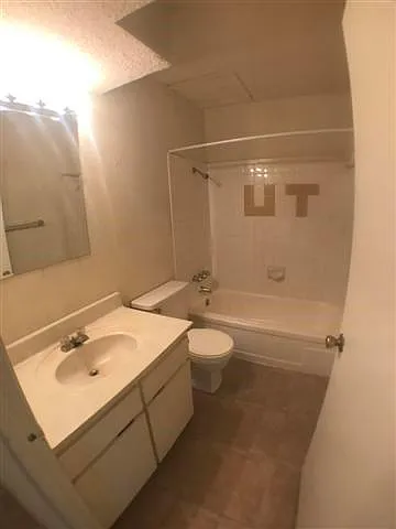 2408 Longview St #111 — Photo 7