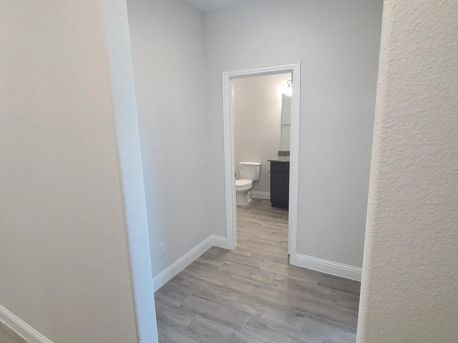 4 bed, 2215 sqft, $2,500 — Photo 2