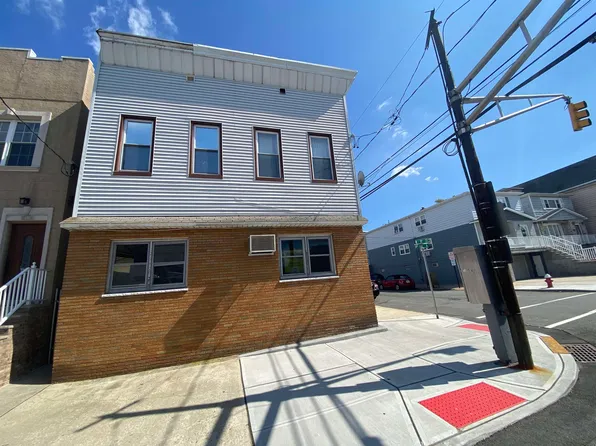 468 Avenue A image 3 of 27