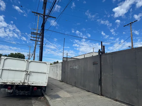 (undisclosed Address), Los Angeles, CA 90003