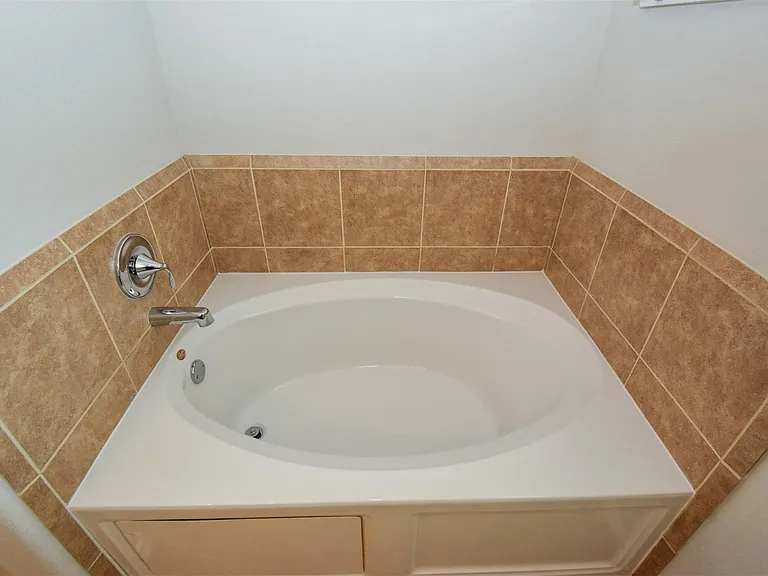 3615 Bridgebluff Ln — Photo 14