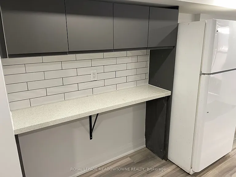 1211 College St #BASEMENT — Photo 10