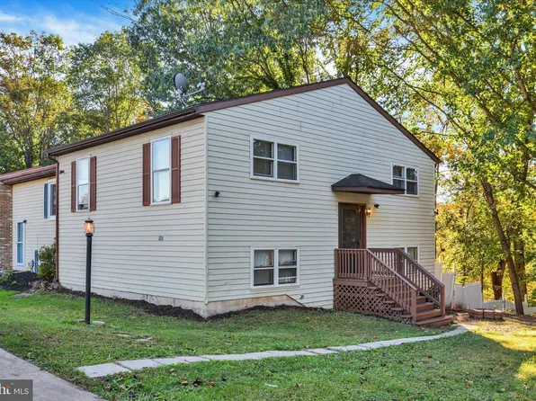 200 Juniper Dr, Etters, PA 17319