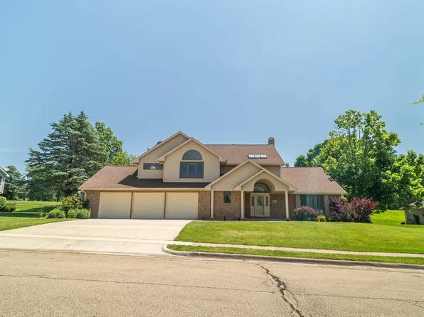 3663 Seville Dr, Dubuque, IA 52002