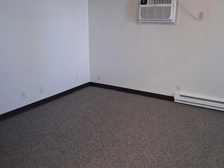 2202 Broadway St — Photo 6
