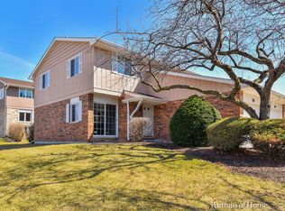 1053 Sunderland Ct, Wheaton, IL 60189