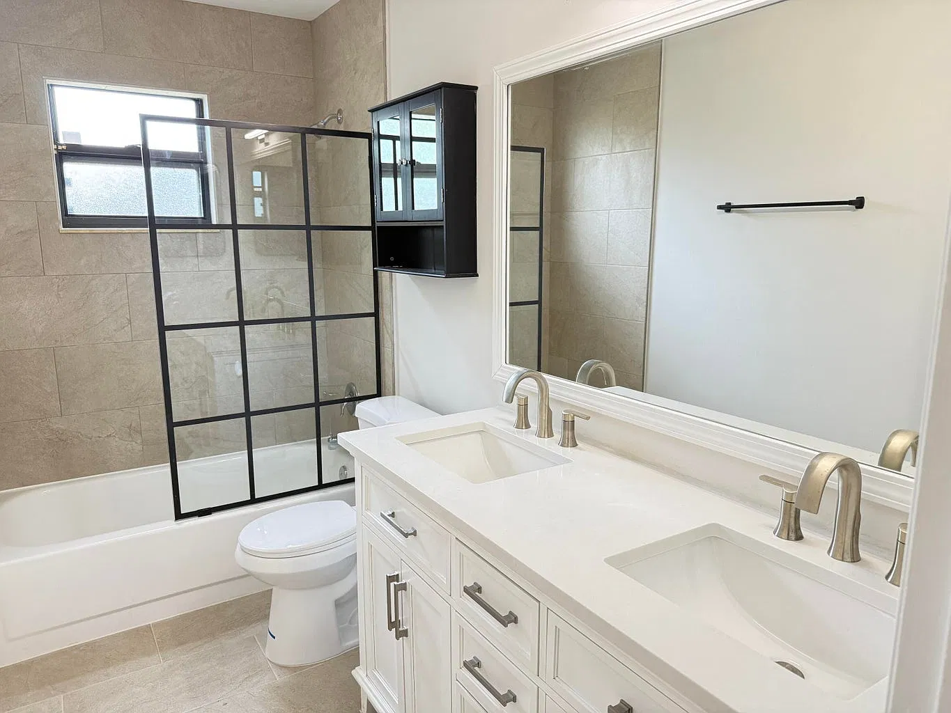 3 bed, 1210 sqft, $3,000 — Photo 3