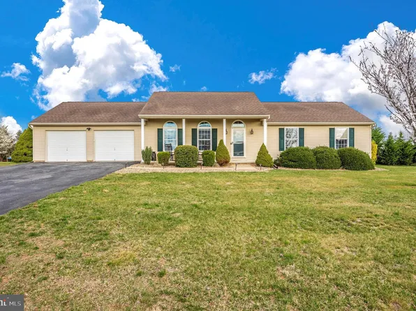 680 Michigan Dr, Falling Waters, WV 25419
