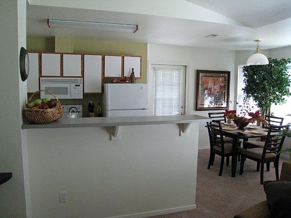 5th image of 628 Windemere Dr APT 102