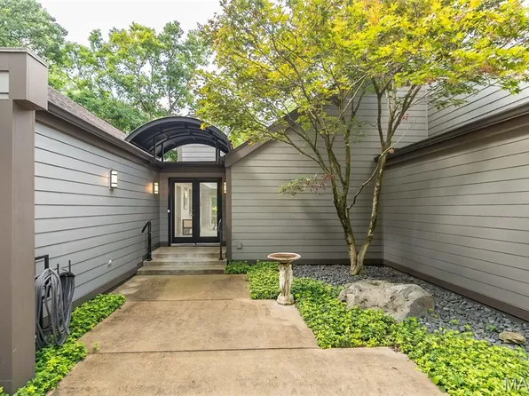 12420 Robyn Rd, Saint Louis, MO 63127