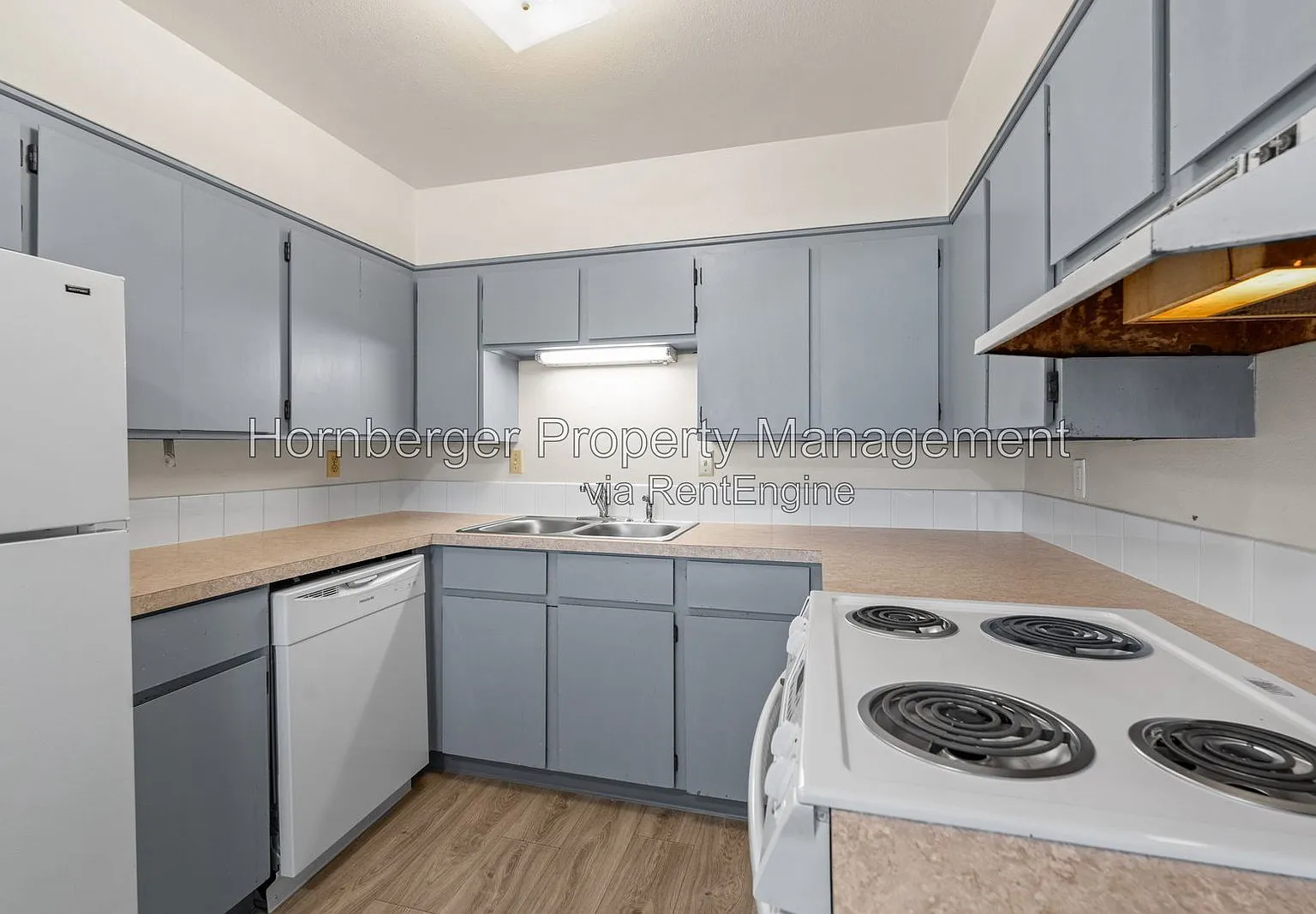 2 bed, 1.0 bath, 796 sqft, $1,125 — Photo 2