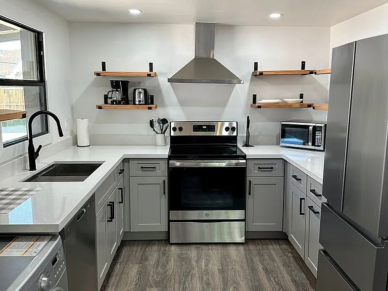 326 N 17th Dr — Photo 81