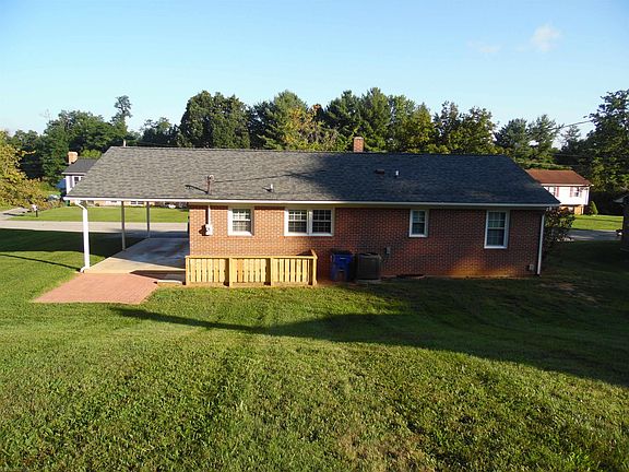 2nd image of 2275 Glade Dr