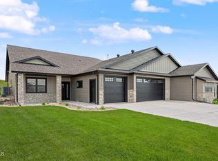 2112 Prairie Hawk Dr, Bismarck, ND 58503