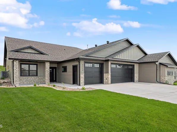 2112 Prairie Hawk Dr, Bismarck, ND 58503