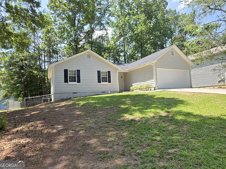 232 Hampton Dr — Photo 2
