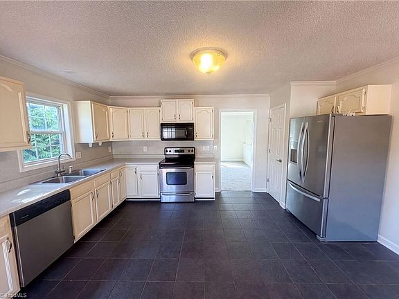 2nd image of 109 Briarcreek Dr