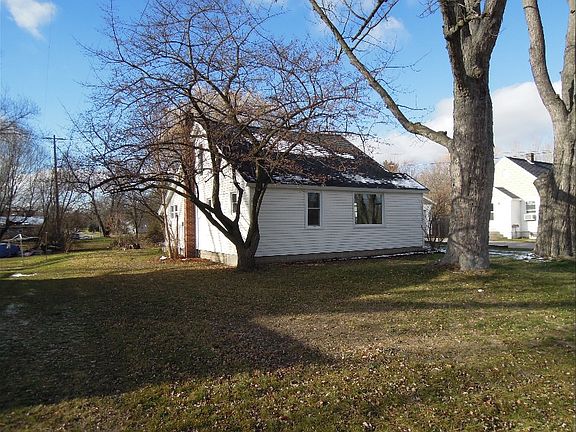 4th image of 127 Gibson Ave