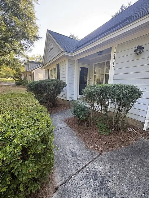 3 bed, 1360 sqft, $1,750 — Photo 2