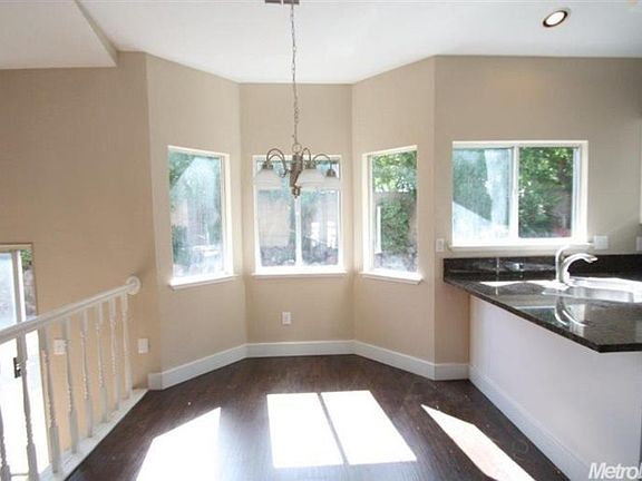 5th image of 204 Porter St