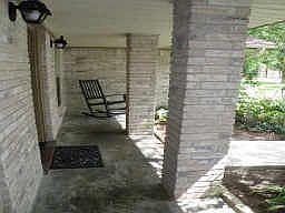 3rd image of 1013 Lynn Cir