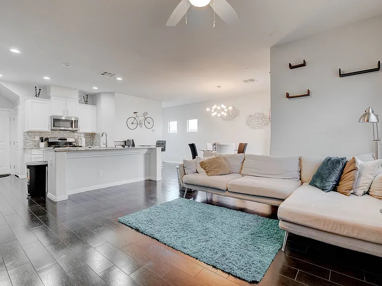 48 Jasmine Point St — Photo 14