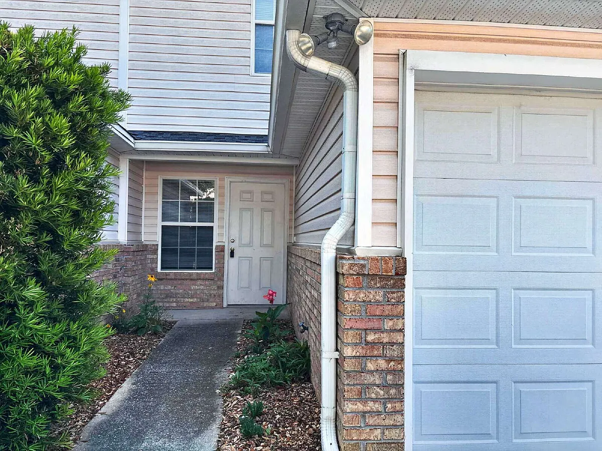 Building Photo - 977 Scenic Oak Ln