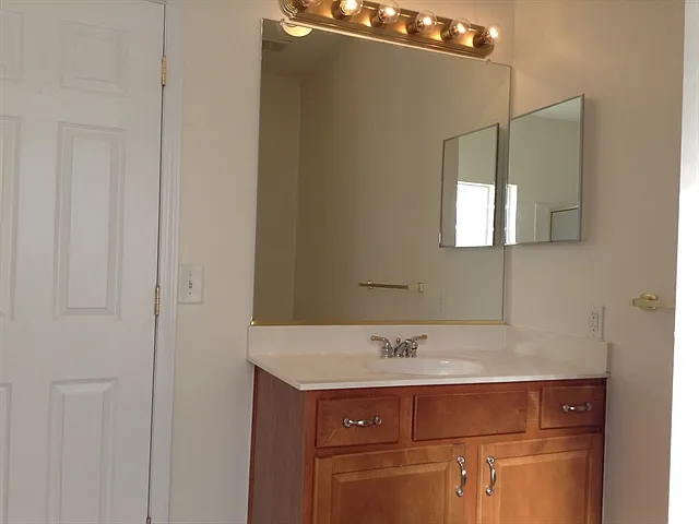 4235 Lindsey Ln — Photo 6