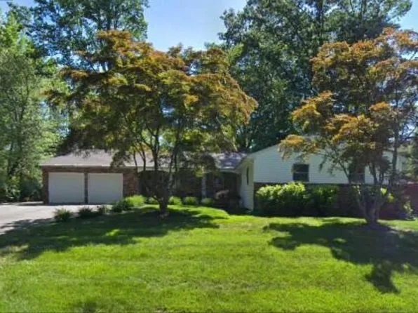 320 Washington Pl, North Brunswick, NJ 08902