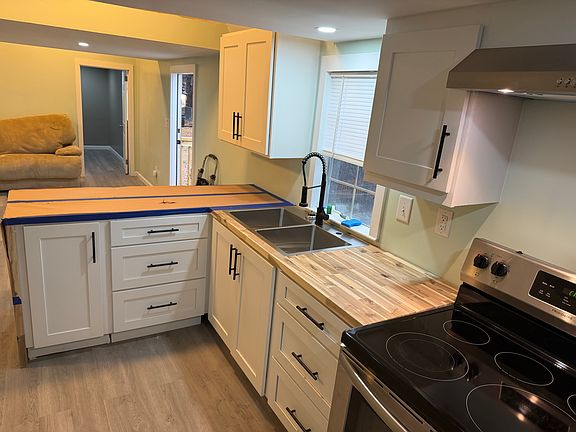 4th image of 114 N Moore St #2