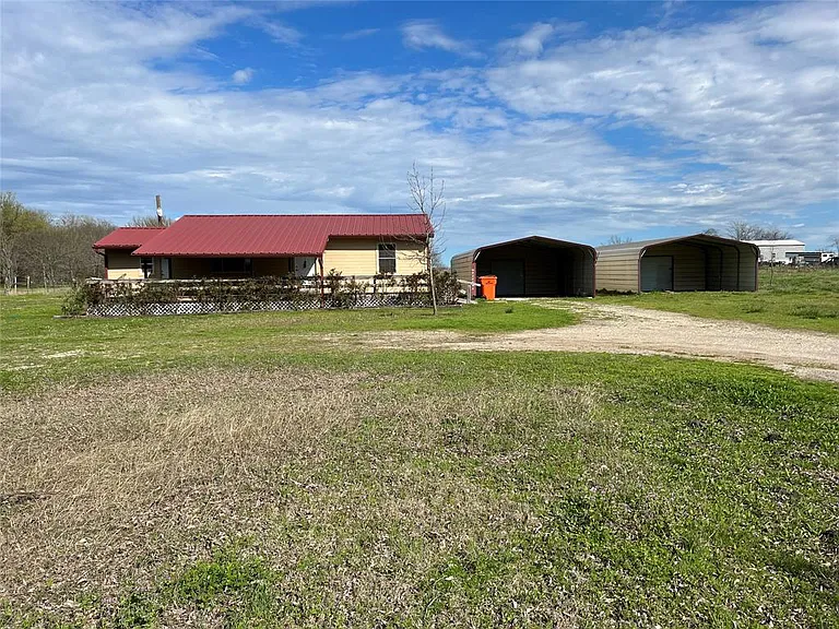 2528 Private Road 5101 — Photo 21