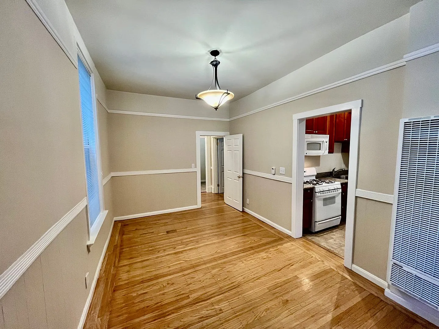 Gorgeous Victorian 1 Bed/1 Bath In The Heart Of The Haight — Photo 3