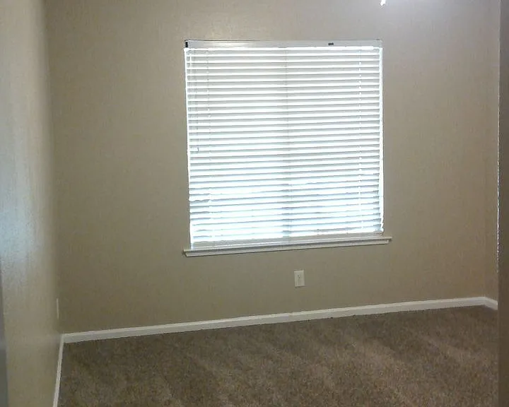 2059 E Lexington Ave — Photo 10