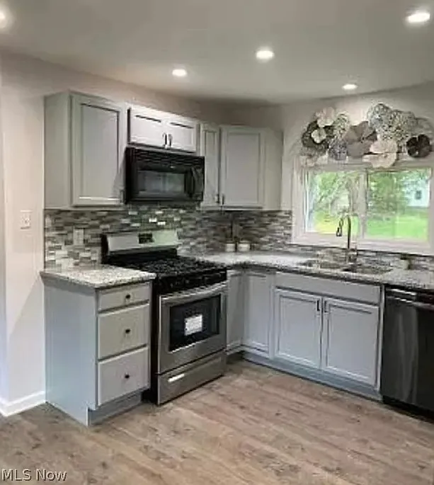 2 bed, 1.5 bath, 1938 sqft, $2,200 — Photo 3