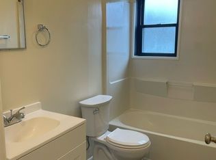 230 1st Dr SE APT 10, New Philadelphia, OH 44663