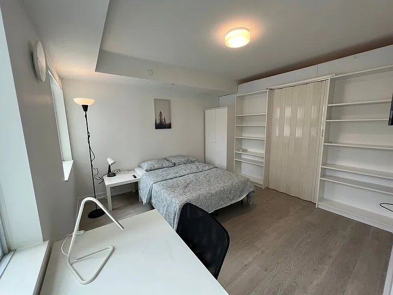 33 Dunfield Ave #703A — Photo 1