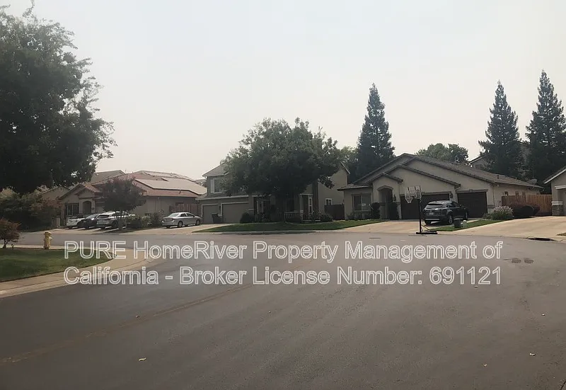 4 bed, 3.0 bath, 2156 sqft, $2,950 — Photo 4