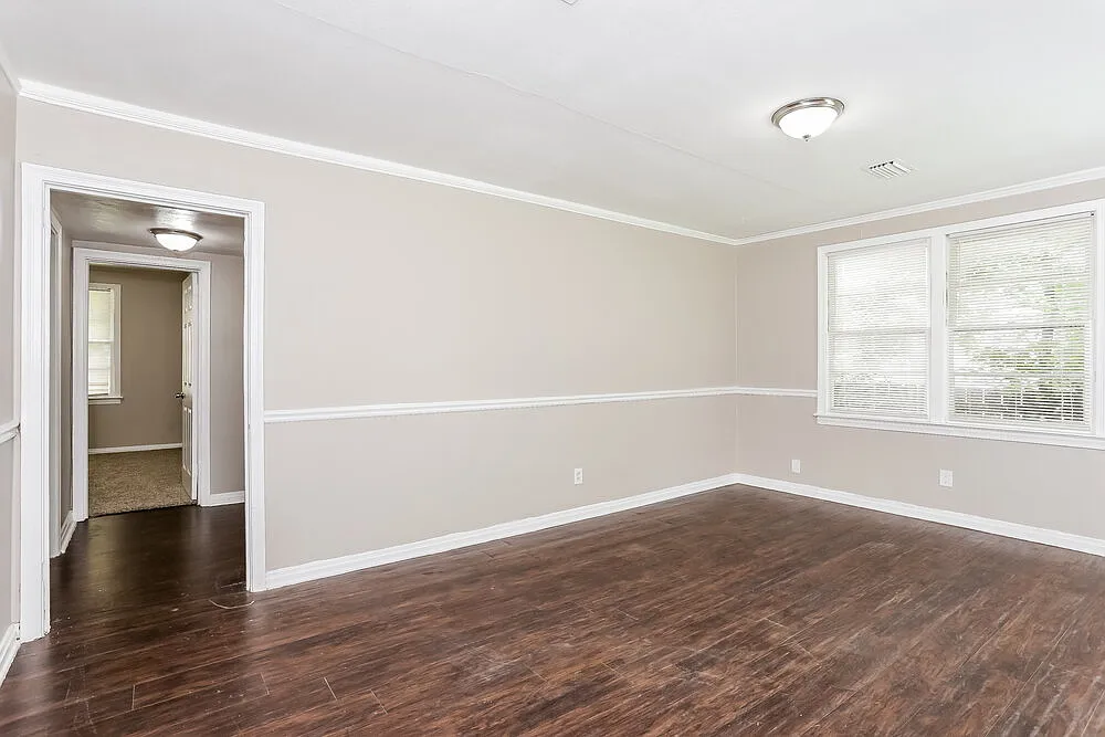 3 bed, 1.0 bath, 1024 sqft, $1,270 — Photo 3