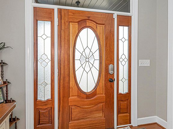 4th image of 876 Leslie Ln