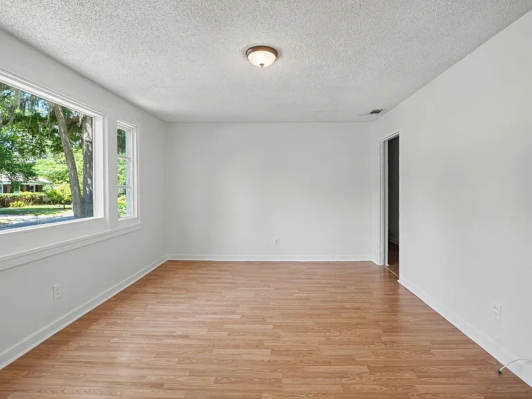 24 N Parkwood Dr — Photo 21