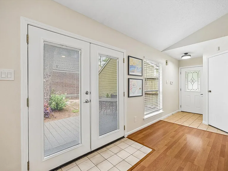 30 Camberwell Ct — Photo 5