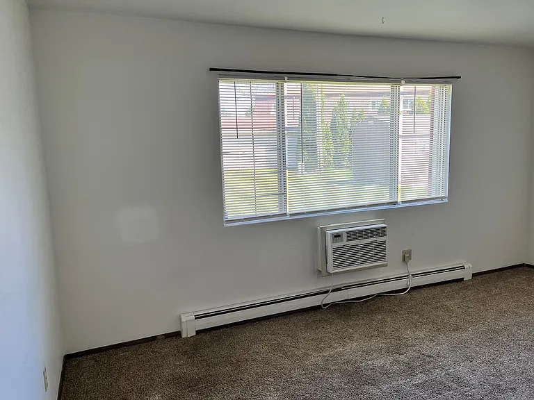 630 E Lincoln Ave — Photo 4