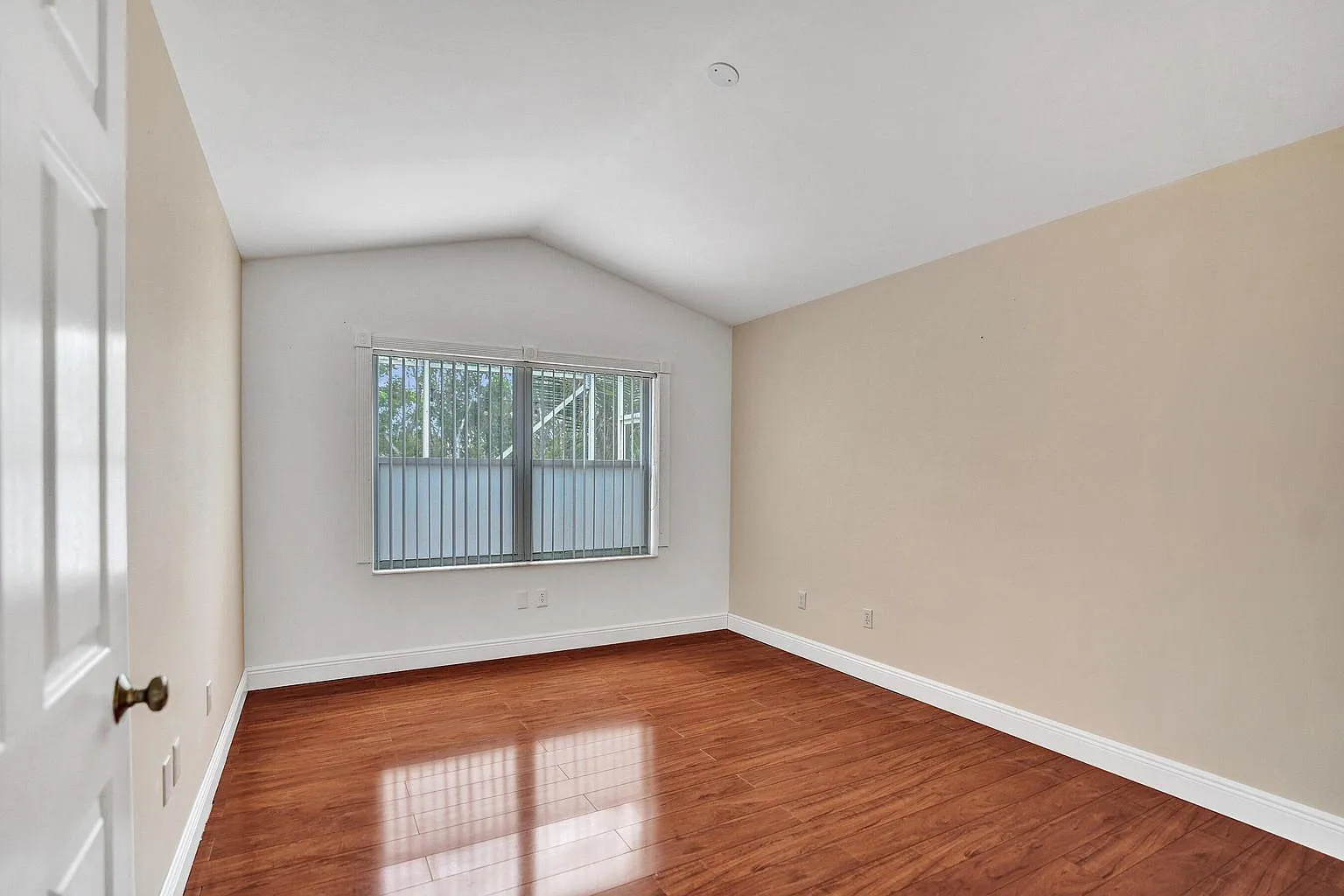 3 bed, 1703 sqft, $3,300 — Photo 1