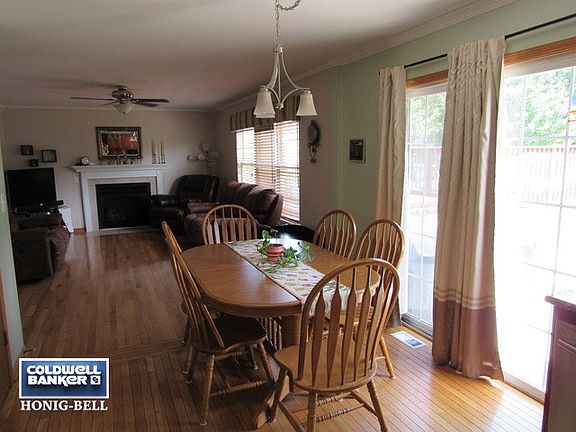 5th image of 906 Carlyle Dr