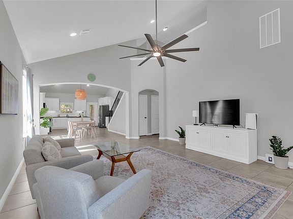 5th image of 721 Schefer St