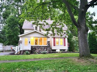 211 Center St, Holly, MI 48442